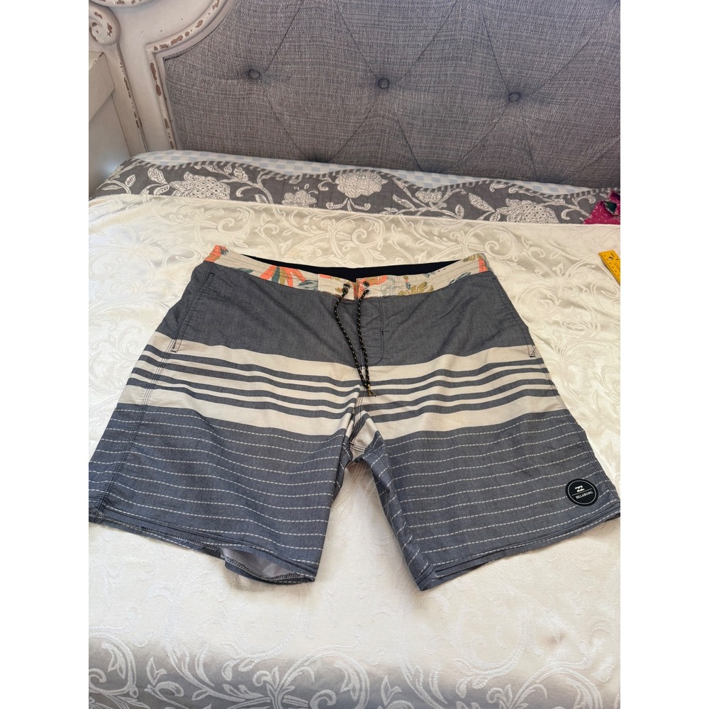 Billabong Mens Grey Striped Board Shorts Swim Trunks Size 38